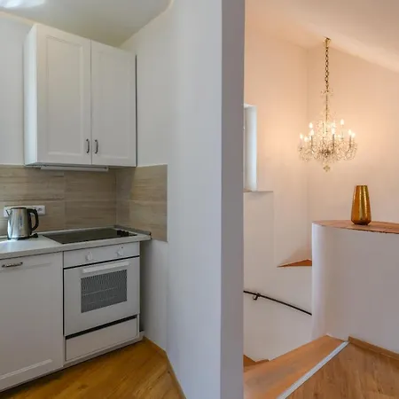 Rybna Apartment *