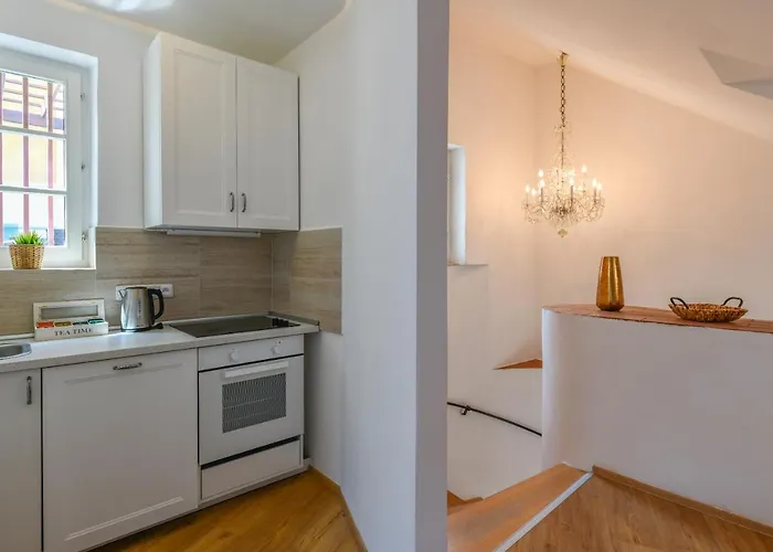 Rybna Apartment *